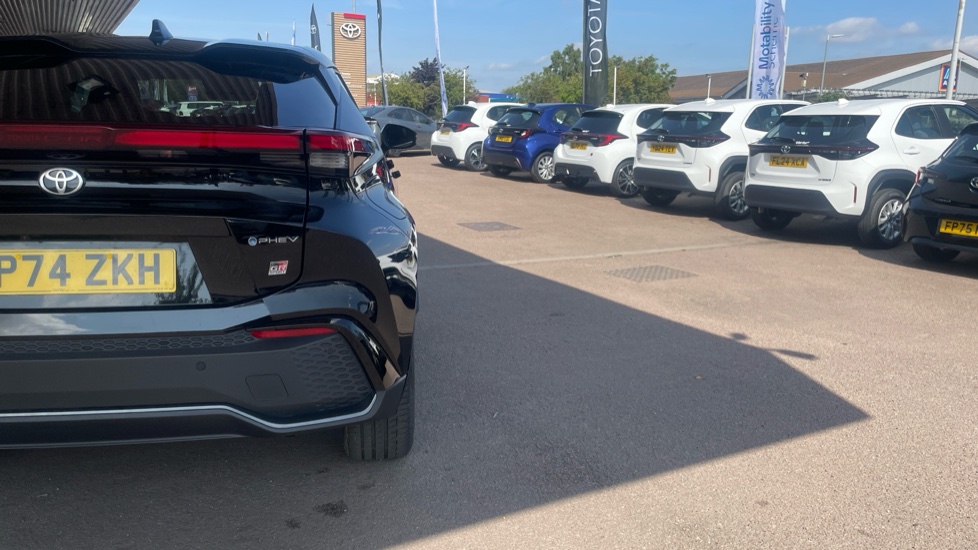 Toyota C-HR 2.0 PHEV GR Sport 5dr CVT Hatchback - Image 36