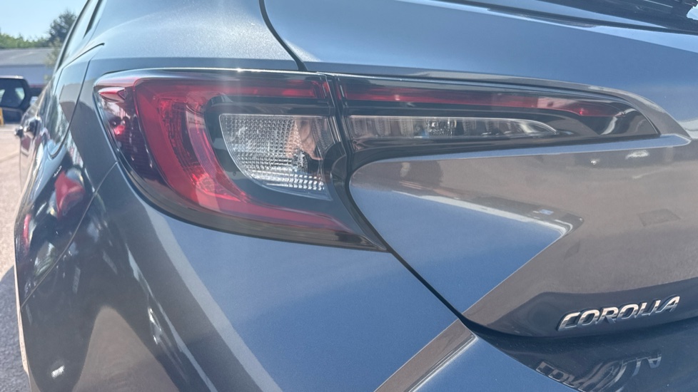 Toyota Corolla 2.0 Hybrid 178 Icon 5dr CVT Hybrid Hatchback - Image 21