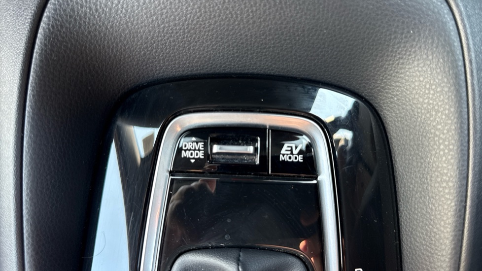 Toyota Corolla 2.0 Hybrid 178 Icon 5dr CVT Hybrid Hatchback - Image 49