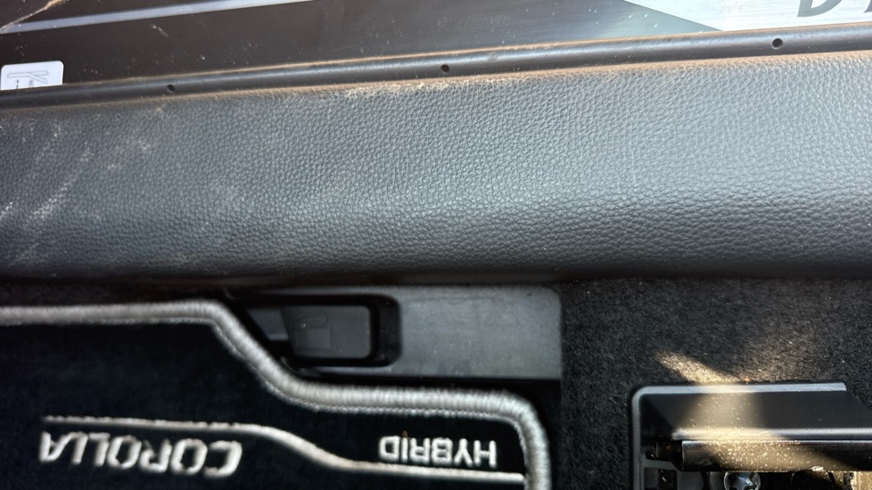 Toyota Corolla 2.0 Hybrid 178 Icon 5dr CVT Hybrid Hatchback - Image 51