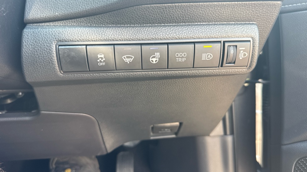 Toyota Corolla 2.0 Hybrid 178 Icon 5dr CVT Hybrid Hatchback - Image 52