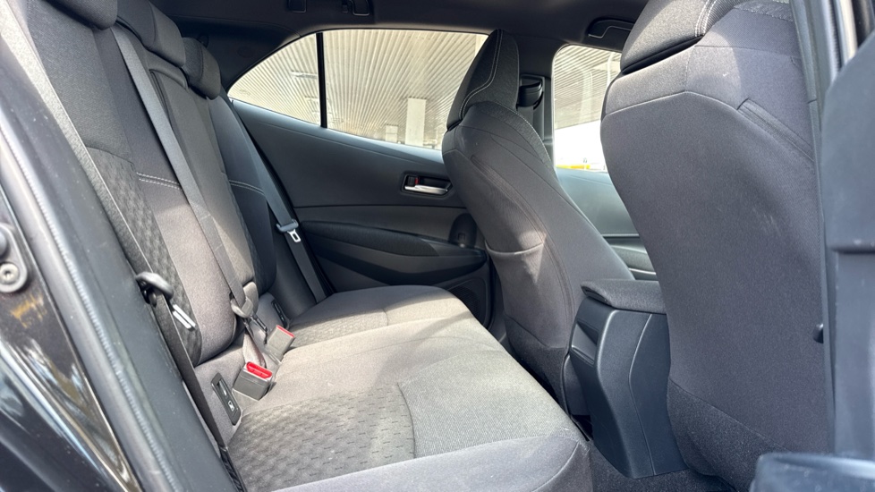 Toyota Corolla 2.0 Hybrid 178 Icon 5dr CVT Hybrid Hatchback - Image 8