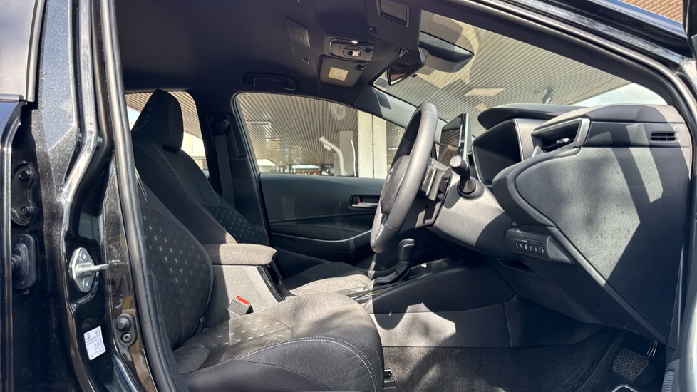 Toyota Corolla 2.0 Hybrid 178 Icon 5dr CVT Hybrid Hatchback - Image 12