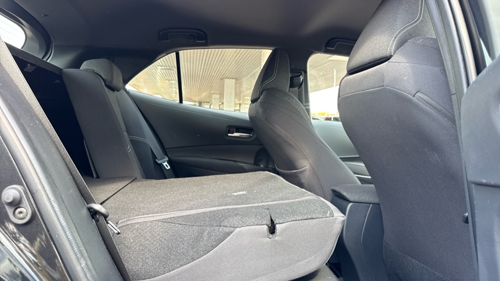 Toyota Corolla 2.0 Hybrid 178 Icon 5dr CVT Hybrid Hatchback - Image 18