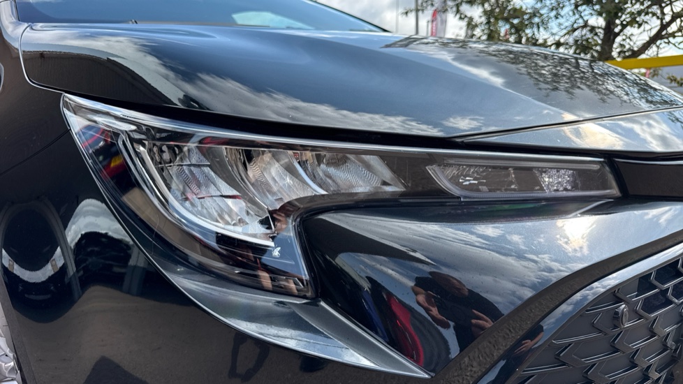 Toyota Corolla 2.0 Hybrid 178 Icon 5dr CVT Hybrid Hatchback - Image 20