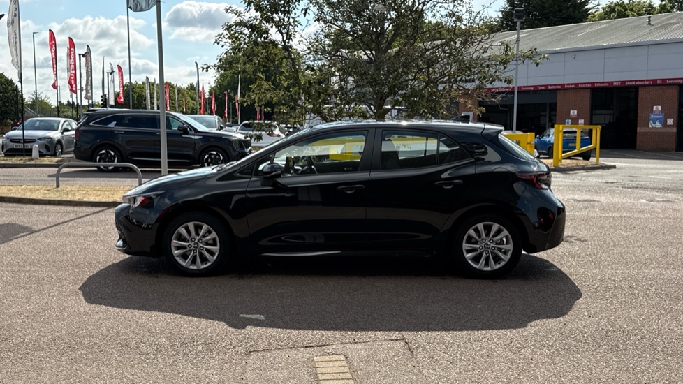 Toyota Corolla 2.0 Hybrid 178 Icon 5dr CVT Hybrid Hatchback - Image 24