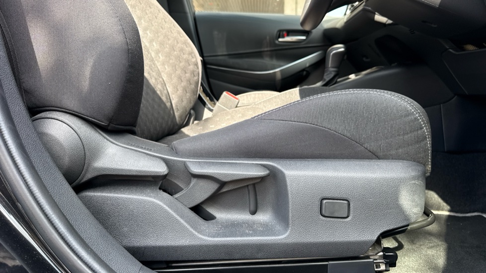 Toyota Corolla 2.0 Hybrid 178 Icon 5dr CVT Hybrid Hatchback - Image 30
