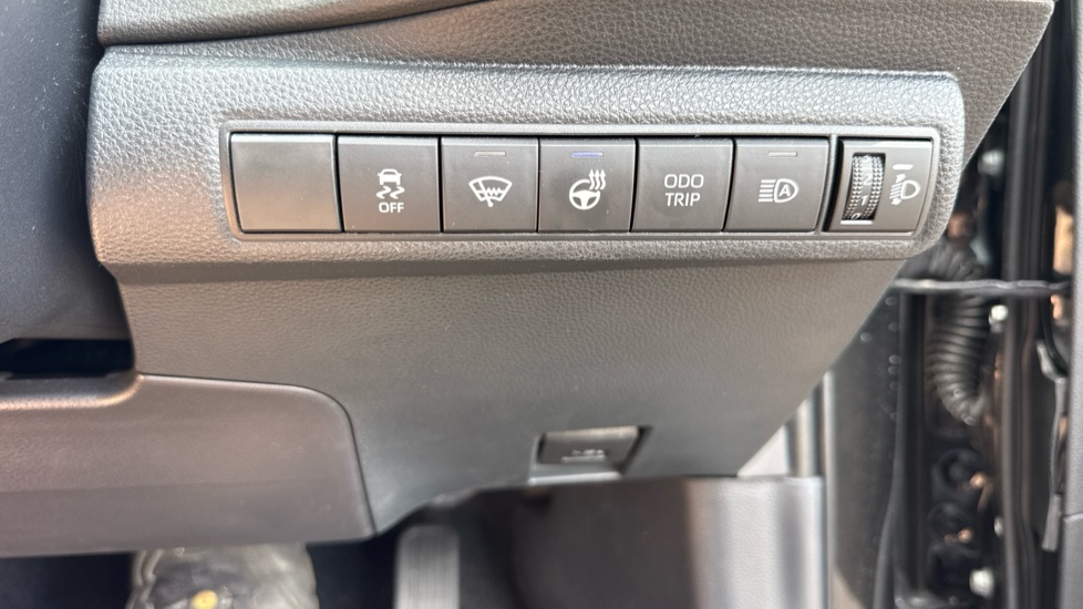 Toyota Corolla 2.0 Hybrid 178 Icon 5dr CVT Hybrid Hatchback - Image 48