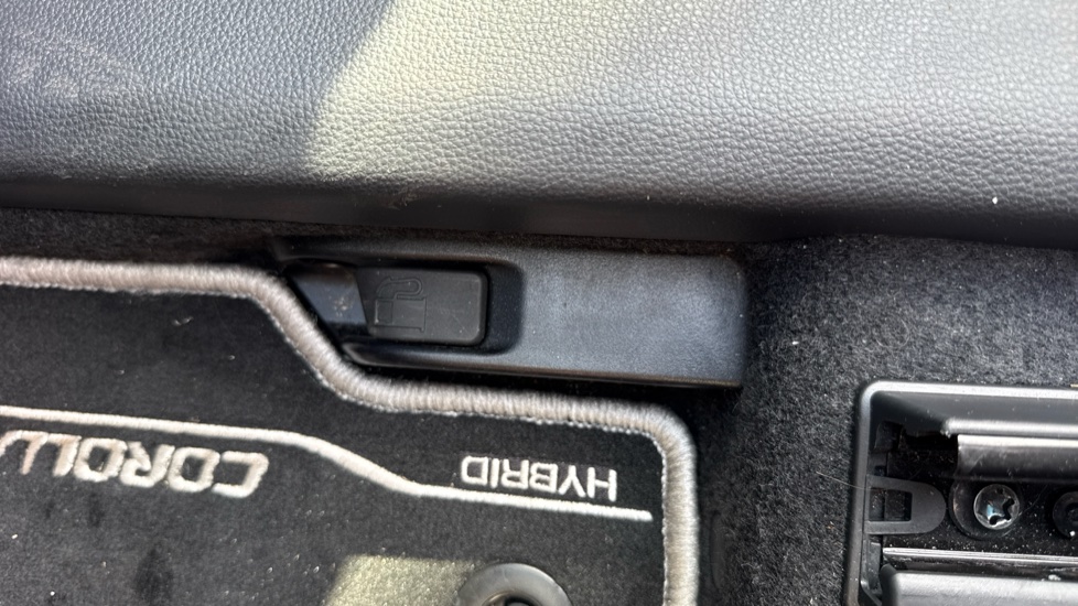 Toyota Corolla 2.0 Hybrid 178 Icon 5dr CVT Hybrid Hatchback - Image 49