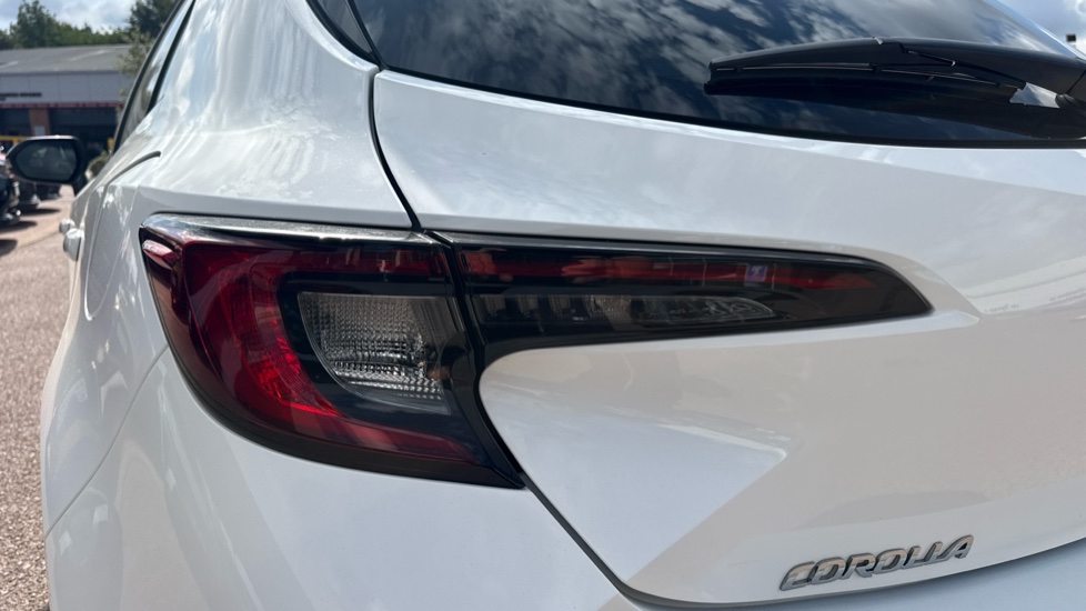 Toyota Corolla 1.8 Hybrid Design 5dr CVT Hybrid Hatchback - Image 21