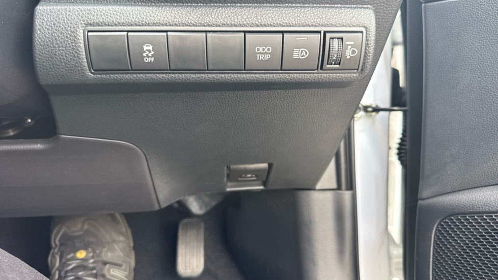 Toyota Corolla 1.8 Hybrid Design 5dr CVT Hybrid Hatchback - Image 56