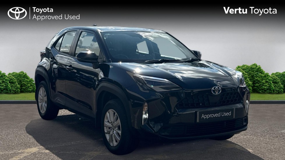 Toyota Yaris Cross 1.5 Hybrid Icon 5dr CVT Hybrid Estate - Image 1