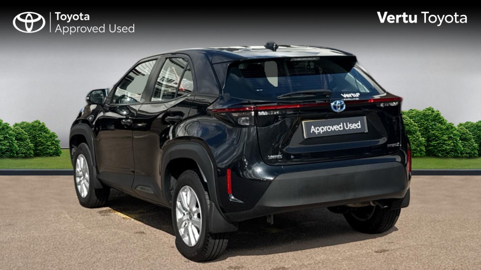 Toyota Yaris Cross 1.5 Hybrid Icon 5dr CVT Hybrid Estate - Image 4