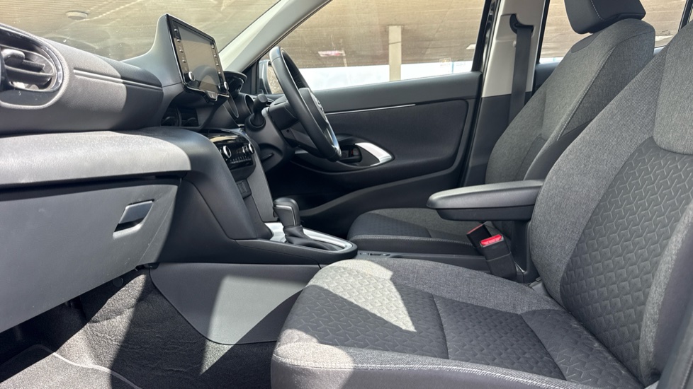 Toyota Yaris Cross 1.5 Hybrid Icon 5dr CVT Hybrid Estate - Image 5