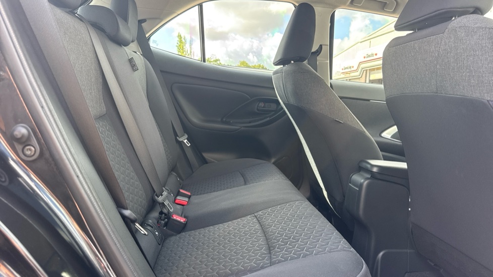 Toyota Yaris Cross 1.5 Hybrid Icon 5dr CVT Hybrid Estate - Image 8