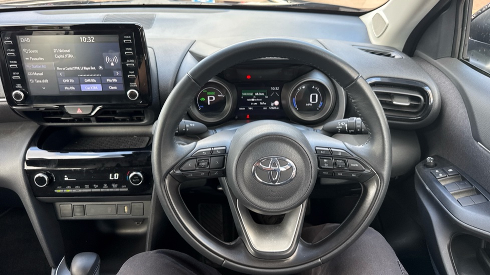 Toyota Yaris Cross 1.5 Hybrid Icon 5dr CVT Hybrid Estate - Image 10