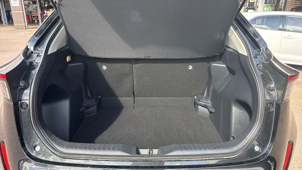Toyota Yaris Cross 1.5 Hybrid Icon 5dr CVT Hybrid Estate - Image 13
