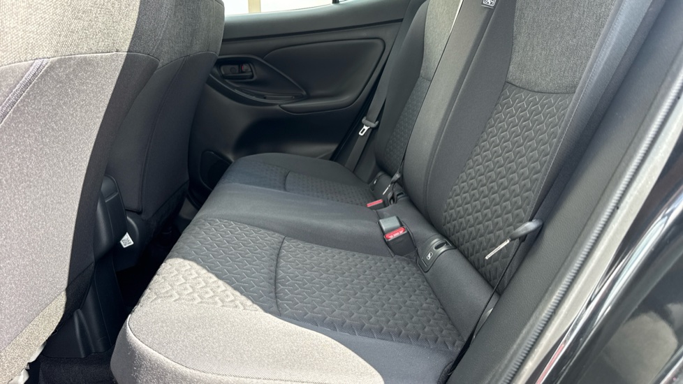 Toyota Yaris Cross 1.5 Hybrid Icon 5dr CVT Hybrid Estate - Image 15