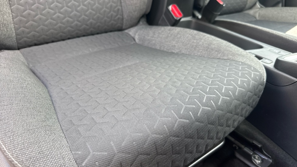 Toyota Yaris Cross 1.5 Hybrid Icon 5dr CVT Hybrid Estate - Image 17