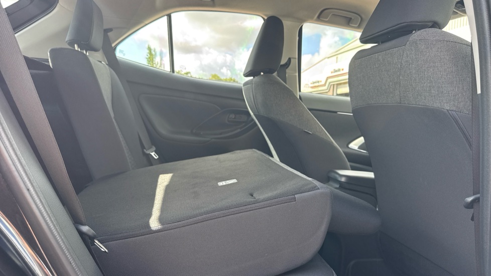 Toyota Yaris Cross 1.5 Hybrid Icon 5dr CVT Hybrid Estate - Image 18