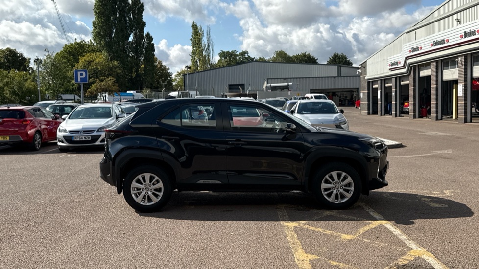 Toyota Yaris Cross 1.5 Hybrid Icon 5dr CVT Hybrid Estate - Image 23