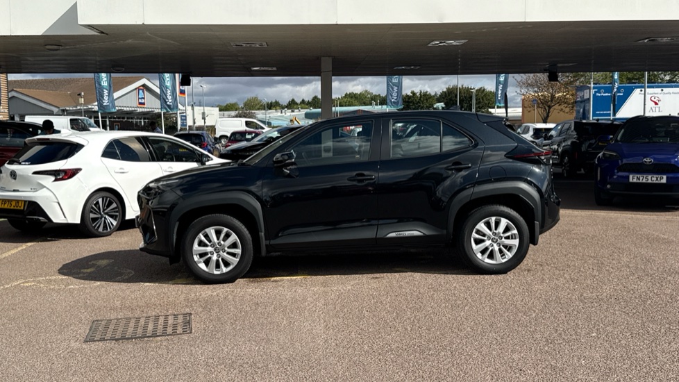 Toyota Yaris Cross 1.5 Hybrid Icon 5dr CVT Hybrid Estate - Image 24
