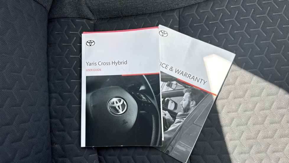 Toyota Yaris Cross 1.5 Hybrid Icon 5dr CVT Hybrid Estate - Image 27