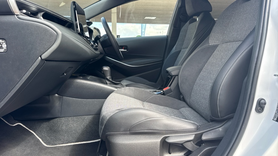 Toyota Corolla 1.8 Hybrid Design 5dr CVT Hybrid Hatchback - Image 5