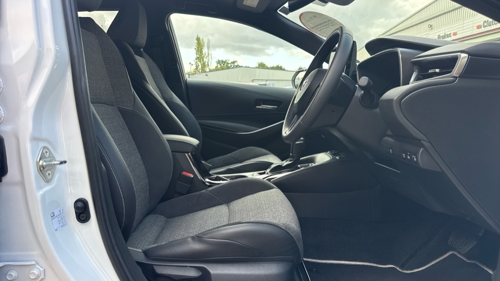 Toyota Corolla 1.8 Hybrid Design 5dr CVT Hybrid Hatchback - Image 12