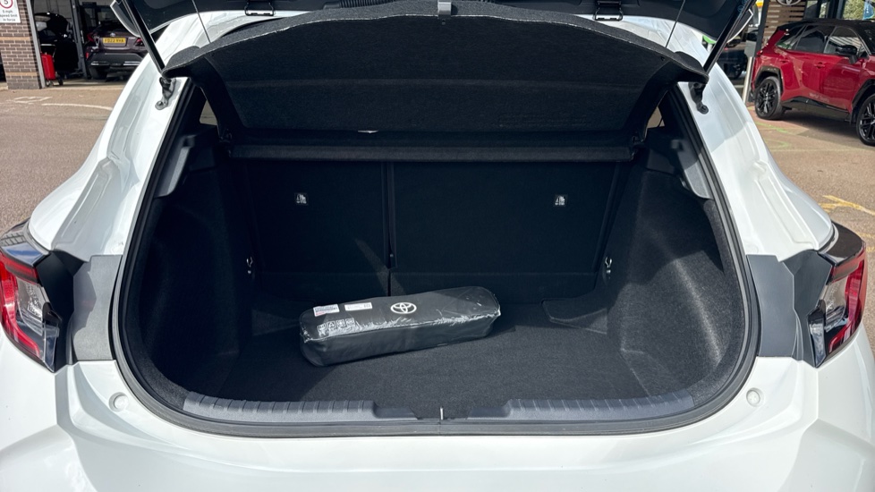 Toyota Corolla 1.8 Hybrid Design 5dr CVT Hybrid Hatchback - Image 13