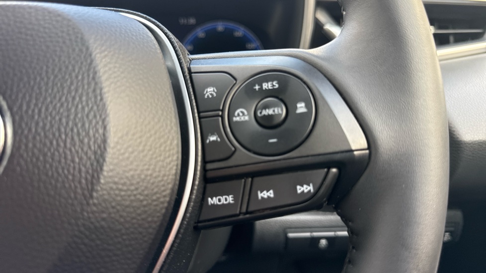 Toyota Corolla 1.8 Hybrid Design 5dr CVT Hybrid Hatchback - Image 31