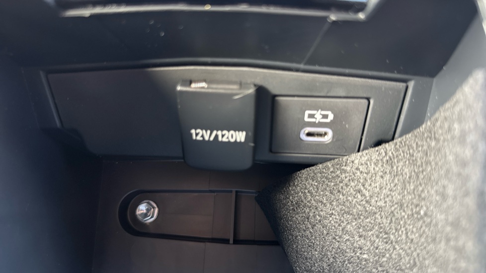 Toyota Corolla 1.8 Hybrid Design 5dr CVT Hybrid Hatchback - Image 39