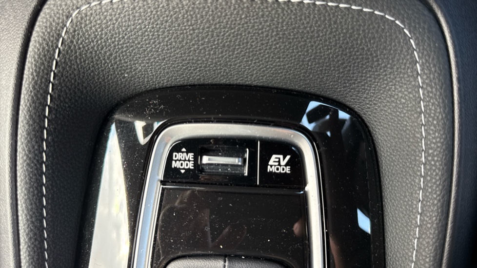 Toyota Corolla 1.8 Hybrid Design 5dr CVT Hybrid Hatchback - Image 47