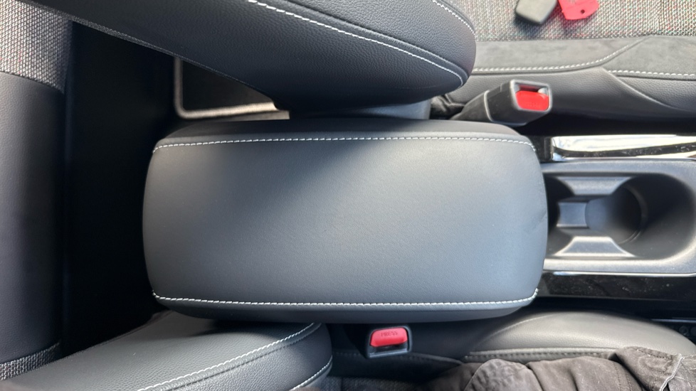 Toyota Corolla 1.8 Hybrid Design 5dr CVT Hybrid Hatchback - Image 50