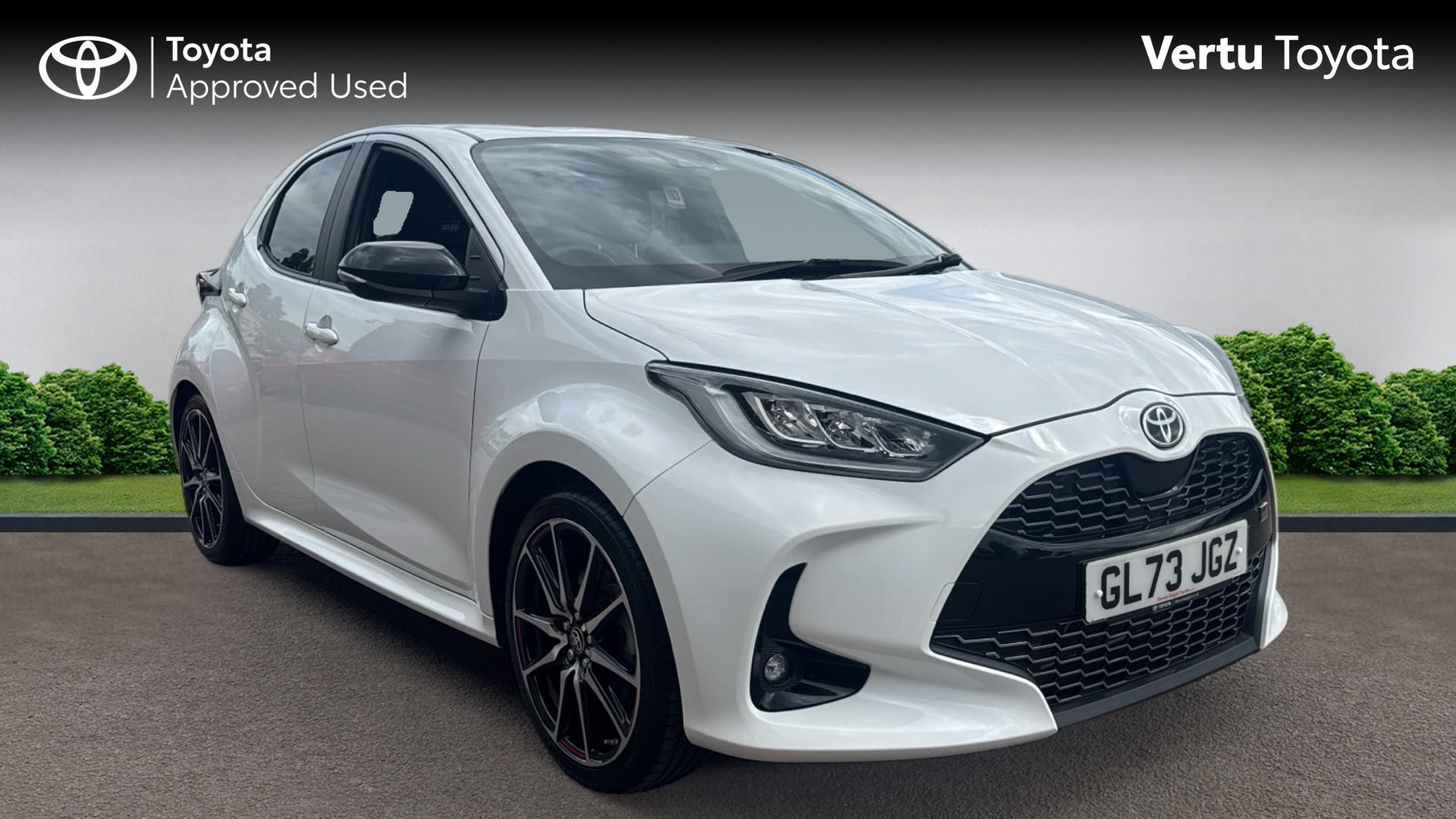 Toyota Yaris listing photo