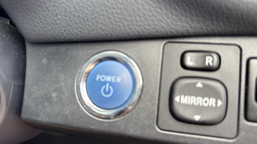 Toyota Yaris 1.5 Hybrid Excel TSS 5dr CVT Hybrid Hatchback - Image 16