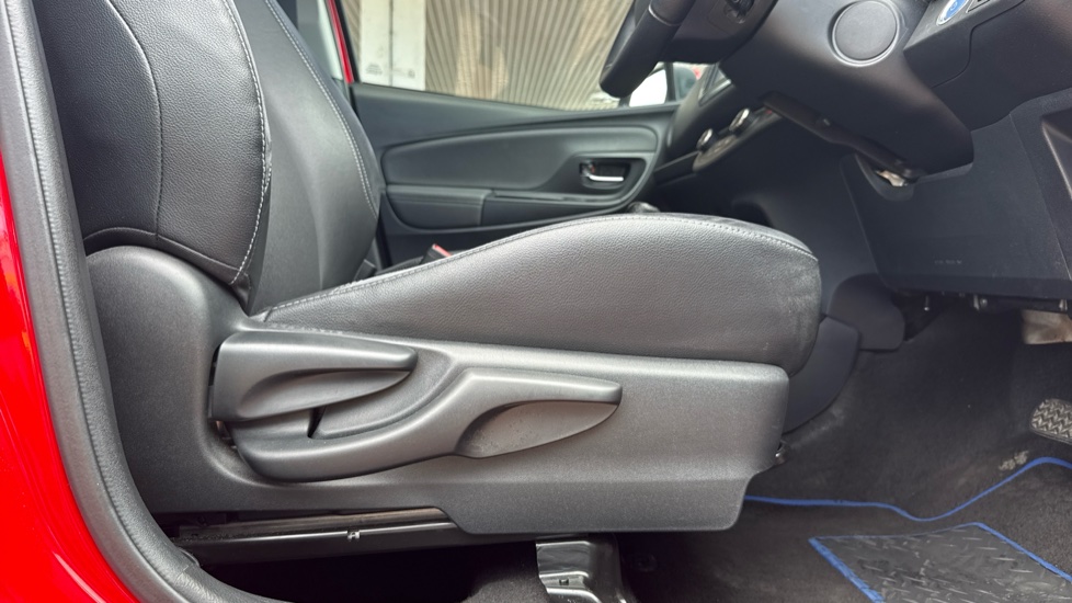 Toyota Yaris 1.5 Hybrid Excel TSS 5dr CVT Hybrid Hatchback - Image 30