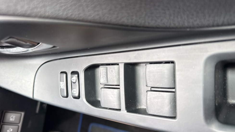 Toyota Yaris 1.5 Hybrid Excel TSS 5dr CVT Hybrid Hatchback - Image 32