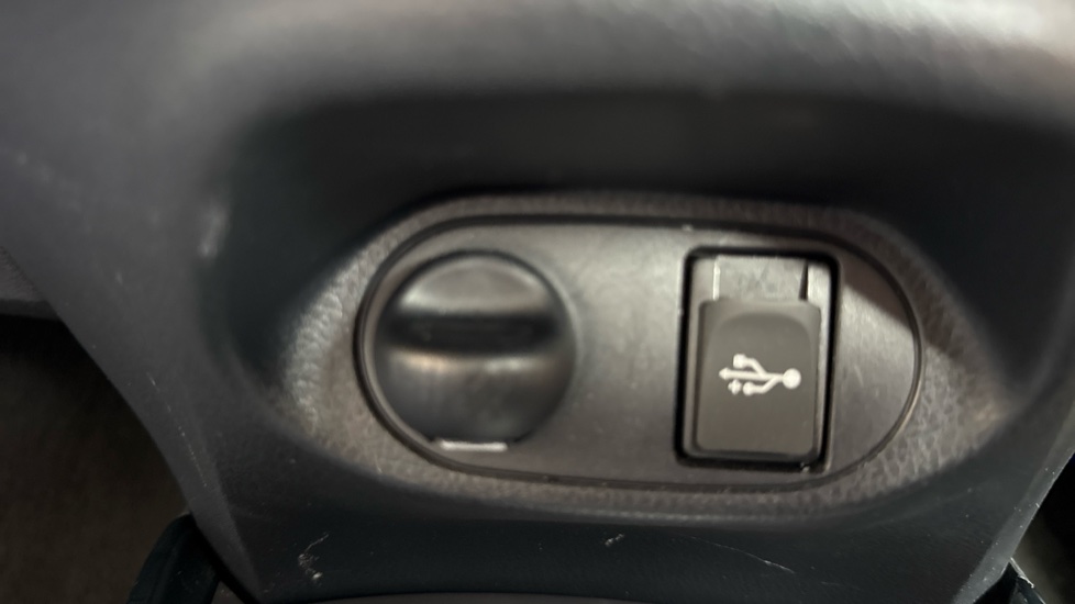 Toyota Yaris 1.5 Hybrid Excel TSS 5dr CVT Hybrid Hatchback - Image 38