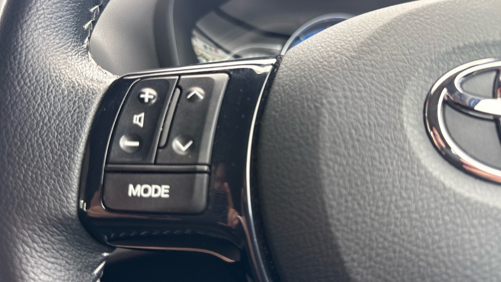Toyota Yaris 1.5 Hybrid Excel TSS 5dr CVT Hybrid Hatchback - Image 40