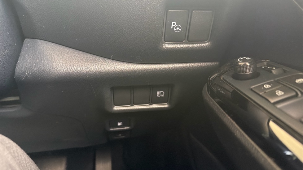 Toyota C-HR 1.8 Hybrid GR Sport 5dr CVT Hybrid Hatchback - Image 39