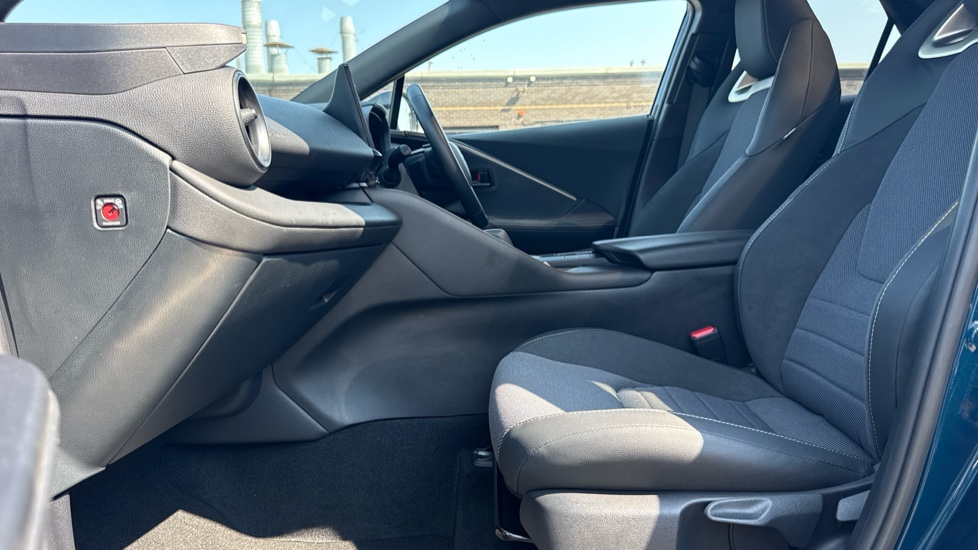 Toyota C-HR 1.8 Hybrid Design 5dr CVT Hybrid Hatchback - Image 5
