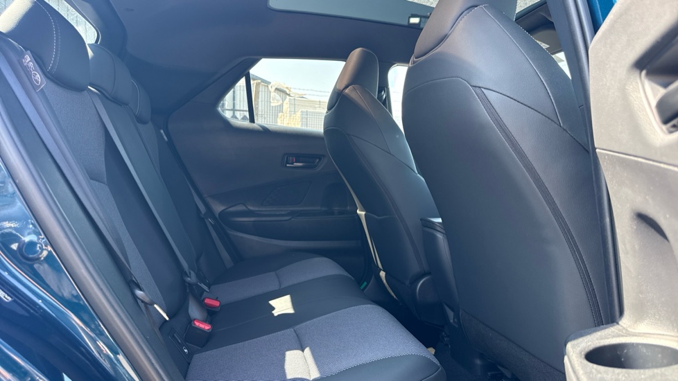 Toyota C-HR 1.8 Hybrid Design 5dr CVT Hybrid Hatchback - Image 8