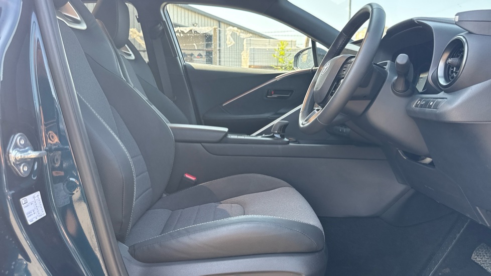 Toyota C-HR 1.8 Hybrid Design 5dr CVT Hybrid Hatchback - Image 12