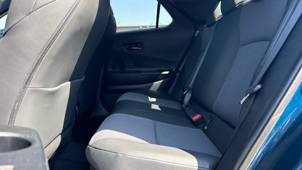 Toyota C-HR 1.8 Hybrid Design 5dr CVT Hybrid Hatchback - Image 15