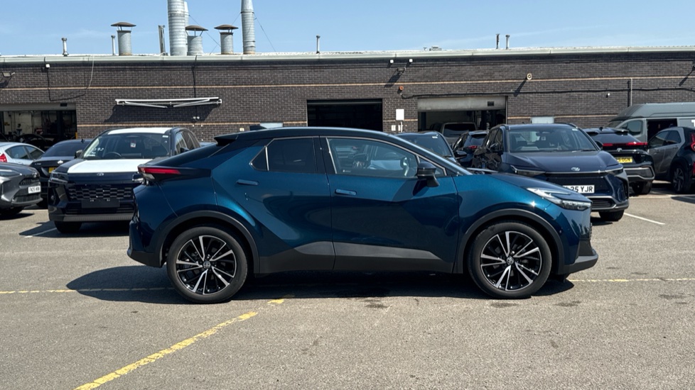 Toyota C-HR 1.8 Hybrid Design 5dr CVT Hybrid Hatchback - Image 23
