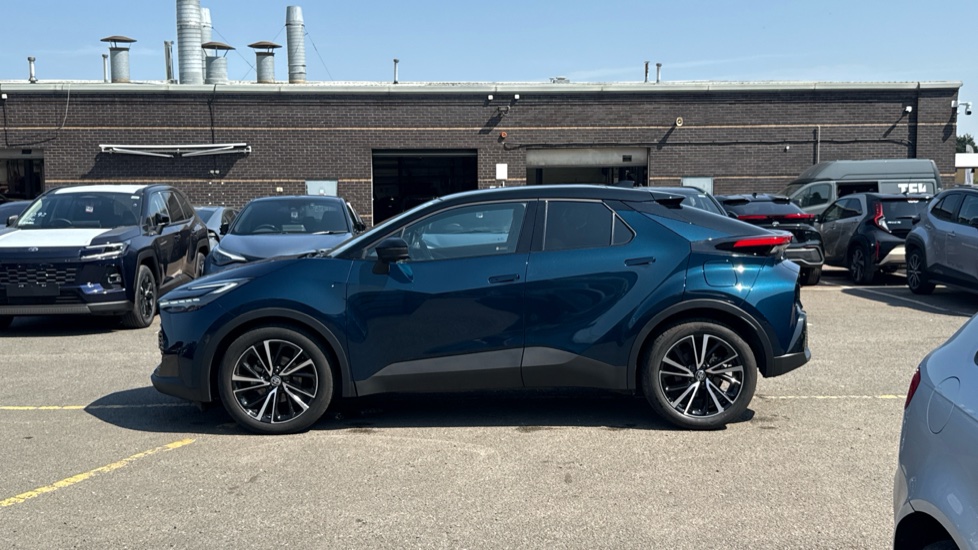 Toyota C-HR 1.8 Hybrid Design 5dr CVT Hybrid Hatchback - Image 24