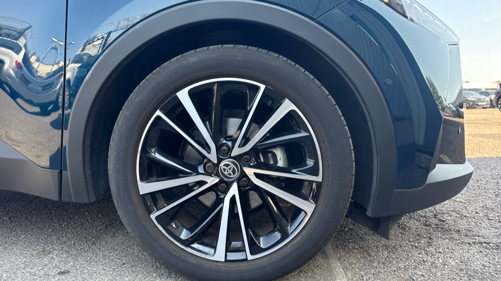 Toyota C-HR 1.8 Hybrid Design 5dr CVT Hybrid Hatchback - Image 25