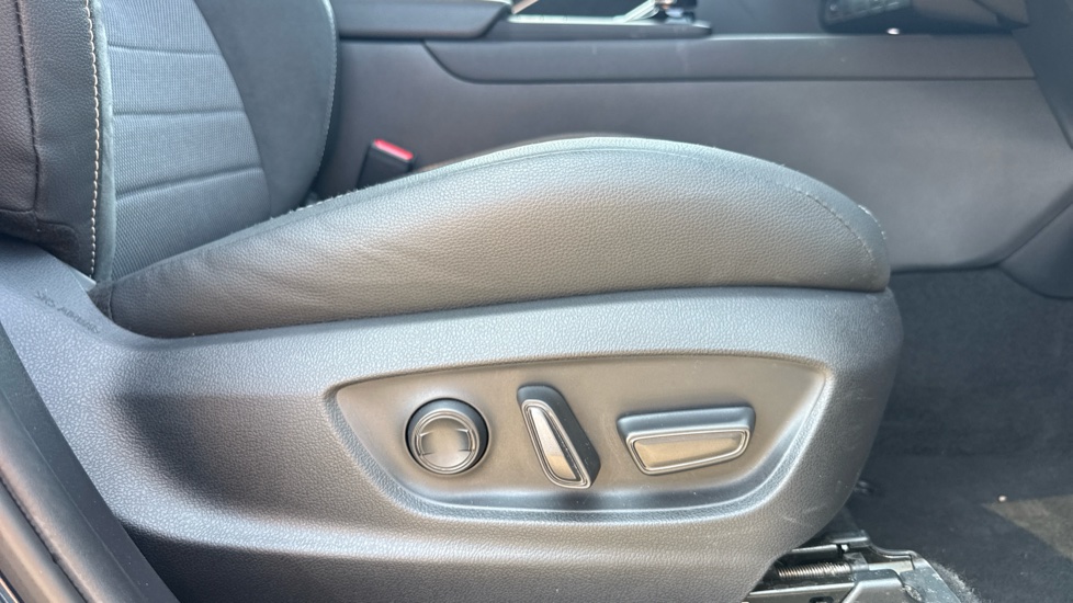 Toyota C-HR 1.8 Hybrid Design 5dr CVT Hybrid Hatchback - Image 30