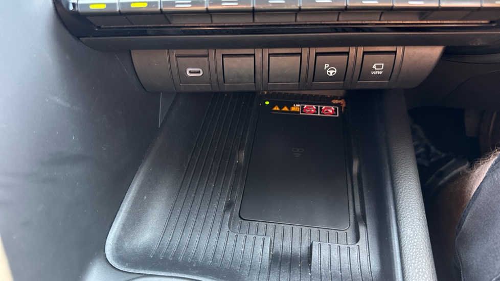 Toyota C-HR 1.8 Hybrid Design 5dr CVT Hybrid Hatchback - Image 38